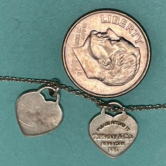 Tiffany & Co. mini double heart necklace in silver - Picture 7 of 9
